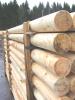 Onbehandeld ontschorst naaldhout